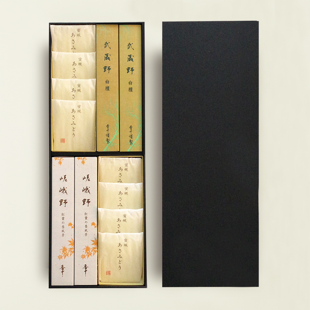 【選べる「嵯峨野」 】＆武蔵野 白檀　黒箱進物　二種揃え(お線香&蜜蝋入ろうそく）